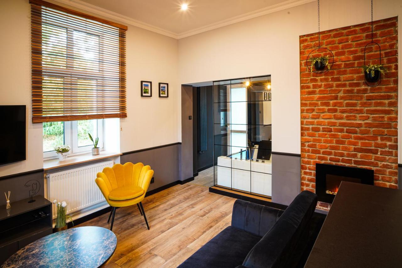 Apartament Z Jacuzzi W Centrum Sanoka Buitenkant foto