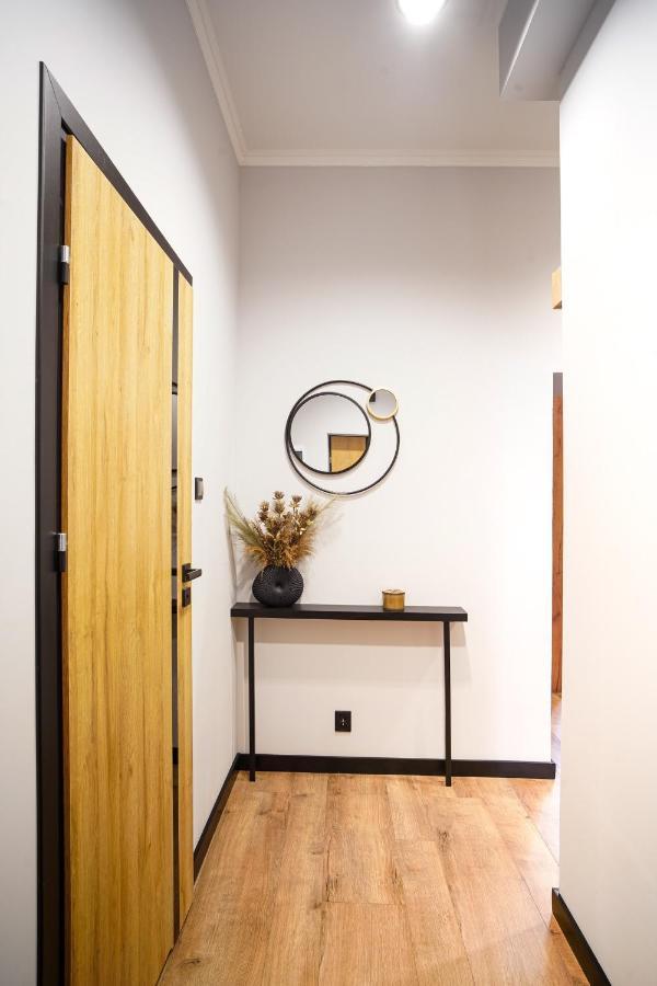 Apartament Z Jacuzzi W Centrum Sanoka Buitenkant foto