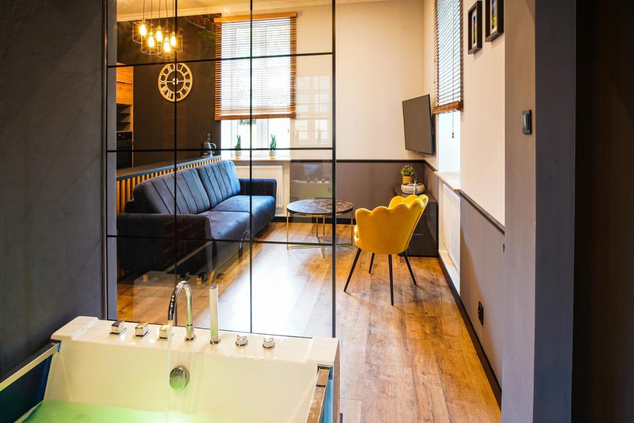 Apartament Z Jacuzzi W Centrum Sanoka Buitenkant foto