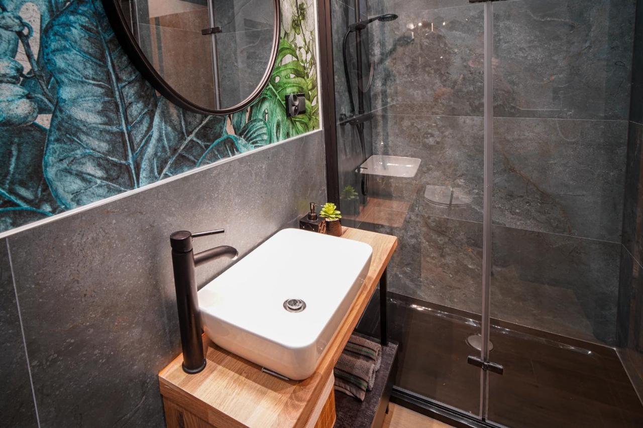 Apartament Z Jacuzzi W Centrum Sanoka Buitenkant foto